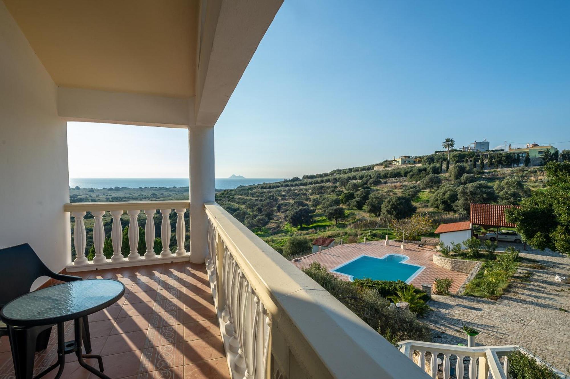 Villa Sarah Pitsidia Exterior photo